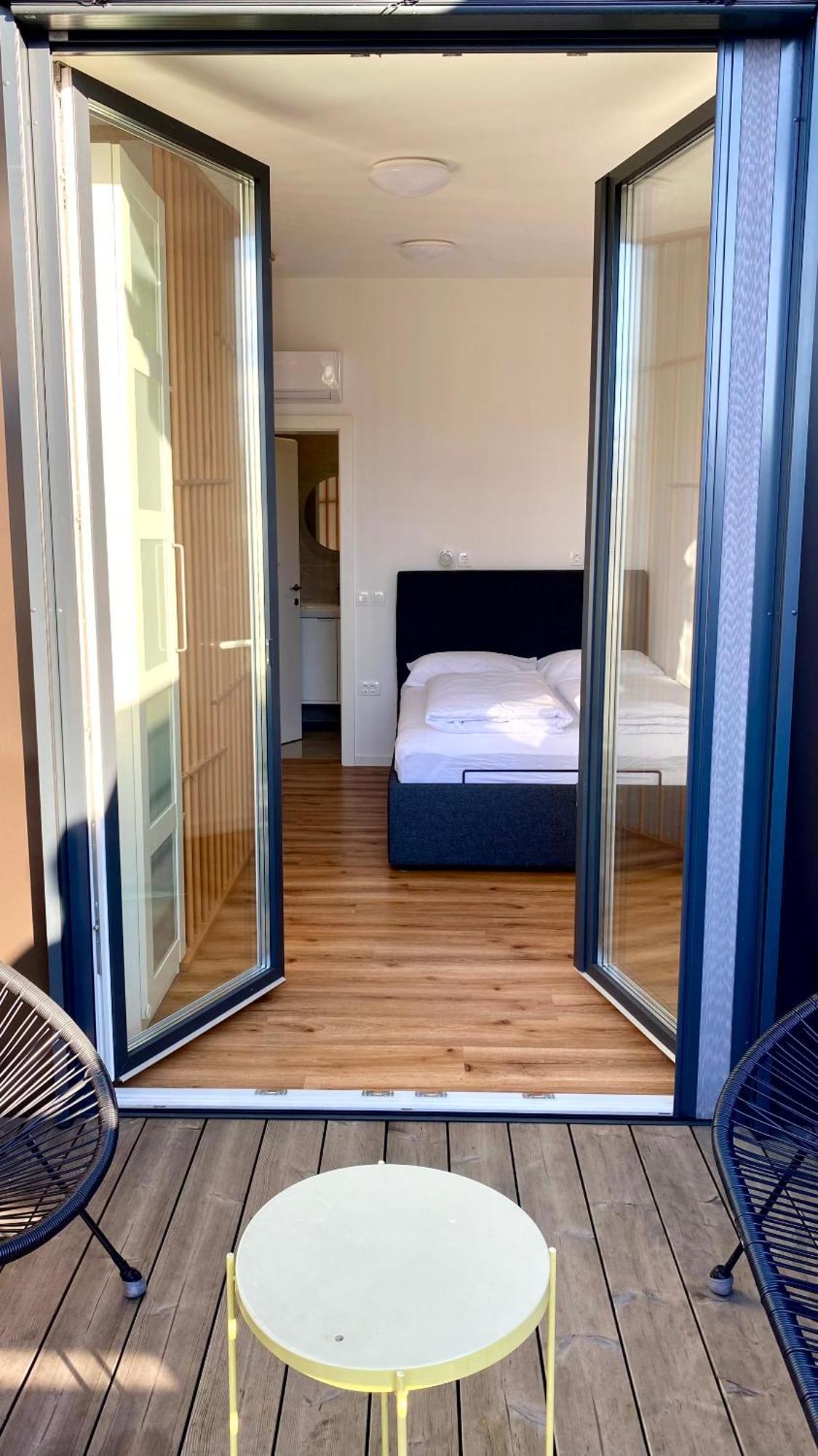 Little Plaza Duplex Apartment ลูบลิยานา ภายนอก รูปภาพ